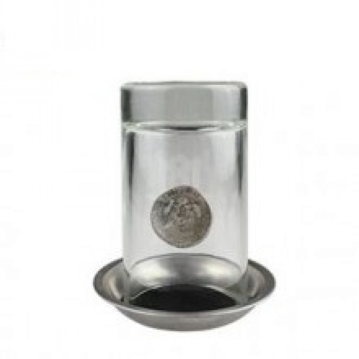 фокус со стаканом и монетой на столе